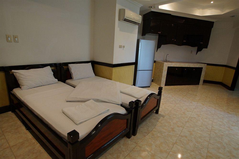 Green One Hotel Lapu-Lapu City Exterior photo