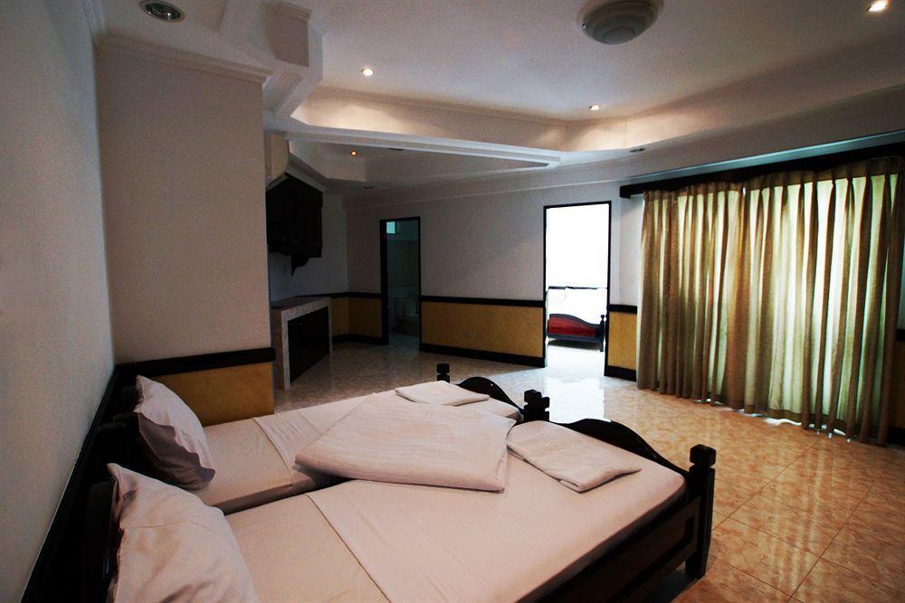 Green One Hotel Lapu-Lapu City Exterior photo
